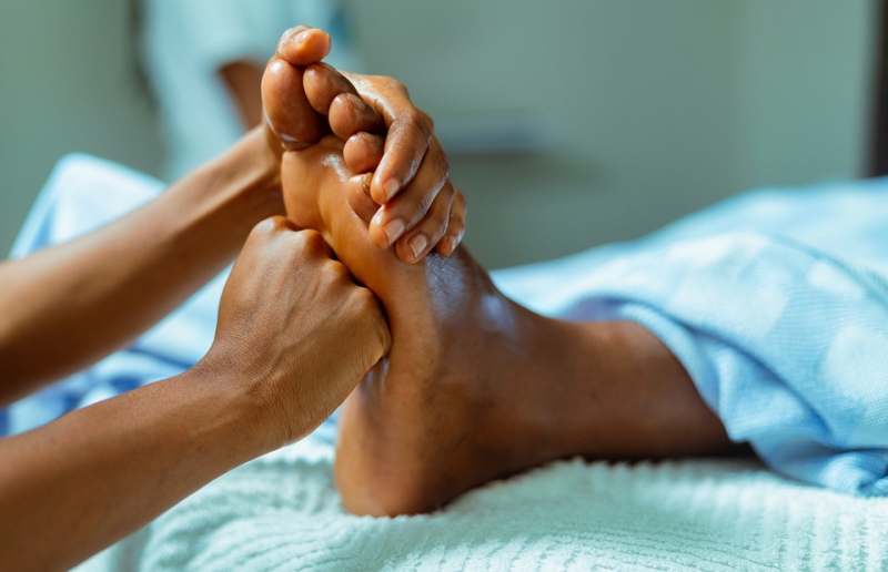 Лимфодренажный массаж ног: 4 причины начать делать его регулярно