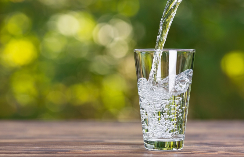 Не дай себе засохнуть: как правильно пить воду летом